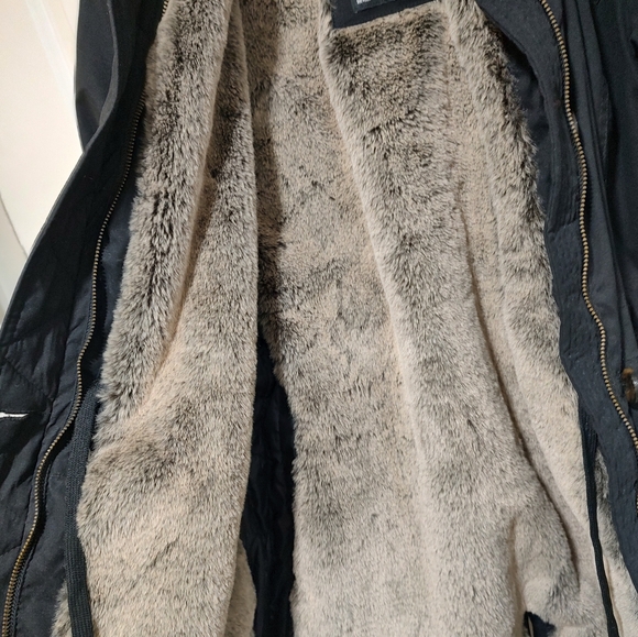 Teddy-Lined Black Parka - Picture 8 of 12